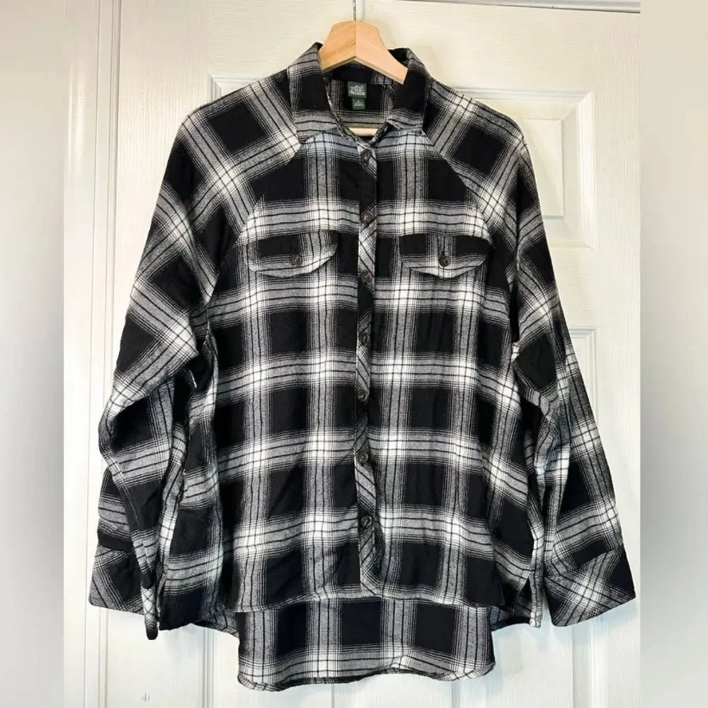 (4X)- Wild Fable Soft Dark Flannel Button Down Short- Black & White